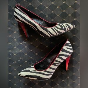 Zerbra print Dana Buchman heels